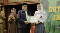 Pelajar dari Berbagai Sekolah Pelajar dari Berbagai Sekolah